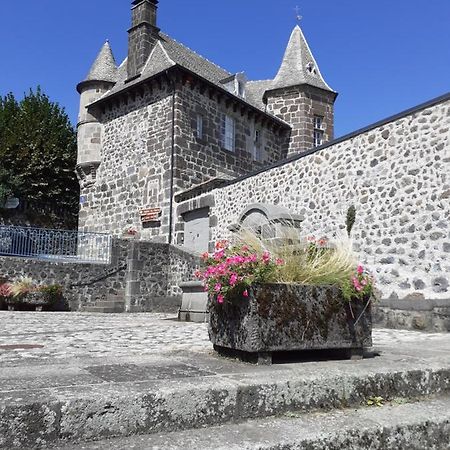 Maison Du Chevalier Des Huttes - Table Et Chambres D'Hotes Vic-sur-Cère Dış mekan fotoğraf