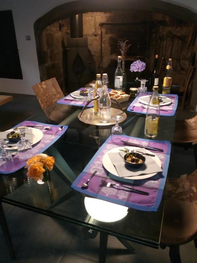Maison Du Chevalier Des Huttes - Table Et Chambres D'Hotes Vic-sur-Cère Dış mekan fotoğraf